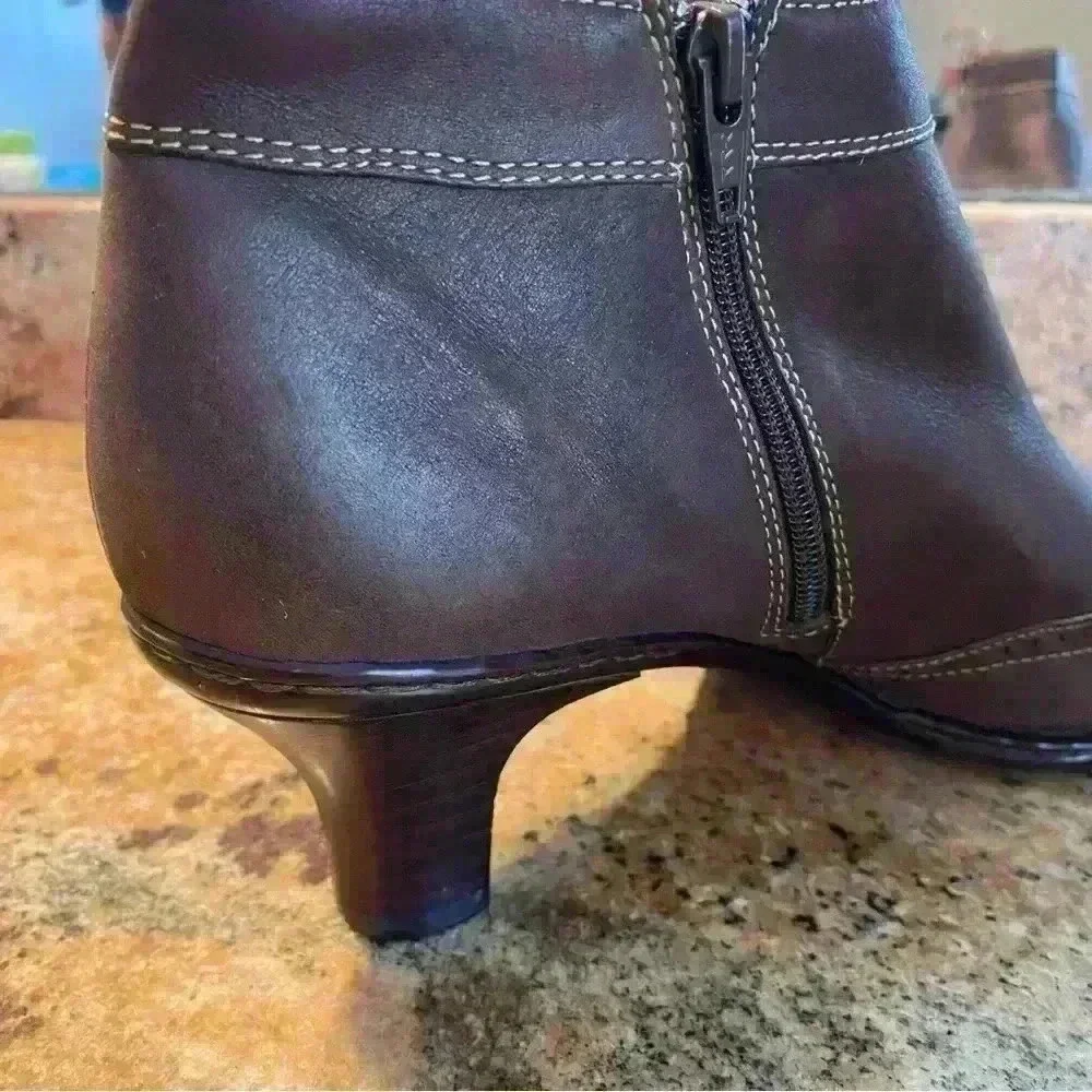 Sofft Brown Leather Wingtip Ankle Boots‎ Size 8 Medium - Picture 11 of 13